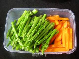 芦笋油爆虾的做法步骤:3