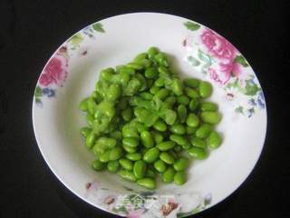 辣味毛豆鲫鱼的做法步骤:2