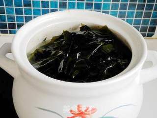 海带棒骨汤的做法步骤:7