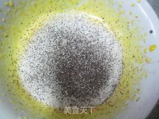 咖啡海绵蛋糕卷的做法步骤:4