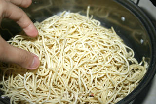 夏季四川最热卖的美食之一,家庭懒人做法——【川味鸡丝凉面】的做法步骤:6