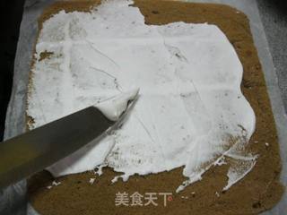 咖啡海绵蛋糕卷的做法步骤:17