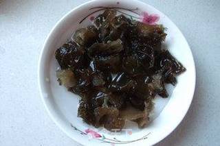 木耳炒腐竹的做法步骤:2