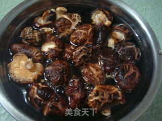 马蹄玉米花菇面的做法步骤:2