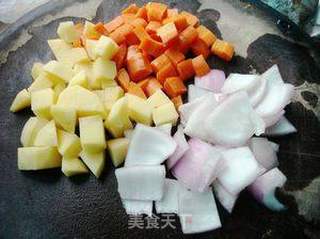 咖喱牛肉土豆的做法步骤:2