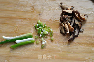 香菇榨菜条的做法步骤:2