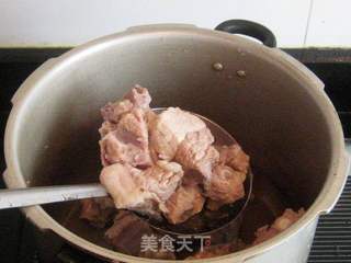 秀珍菇萝卜炖排骨的做法步骤:5