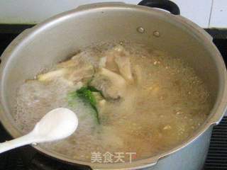 秀珍菇萝卜炖排骨的做法步骤:10