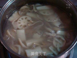莲藕山药蘑菇汤的做法步骤:7