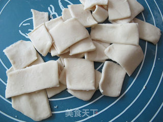 番茄鸡蛋面片汤的做法步骤:2