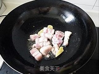 黄花菜烧五花肉的做法步骤:4