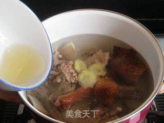 苦瓜炖烤鸭架子的做法步骤:4