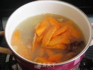 苦瓜炖烤鸭架子的做法步骤:5