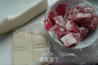 【冬瓜豆腐排骨汤】适合夏季的营养汤煲的做法步骤：1