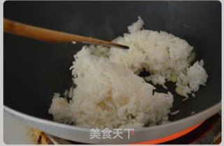 菠萝海鲜焗饭的做法步骤:4