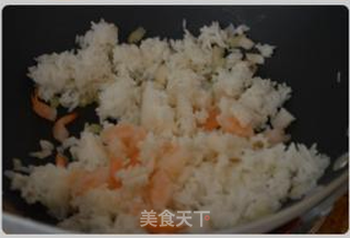 菠萝海鲜焗饭的做法步骤:5