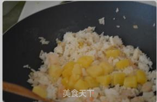 菠萝海鲜焗饭的做法步骤:7