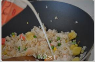 菠萝海鲜焗饭的做法步骤:9