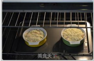 菠萝海鲜焗饭的做法步骤:11