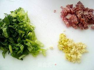 炎热夏天的培根炒饭的做法步骤:2