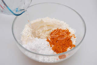 黄金芝士蛋黄酥的做法步骤:15