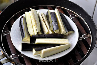 凉拌香辣茄条的做法步骤:2