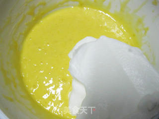适合夏天吃的蛋糕----柠檬戚风蛋糕的做法步骤:12