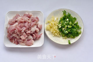 茄子汆拌面的做法步骤:2