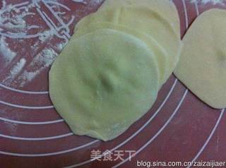 鍋貼的做法步骤:4