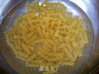 心蓝手制私房菜【湖南式香辣意大利面】—— Guten Morgen,卢卡斯的做法步骤:3