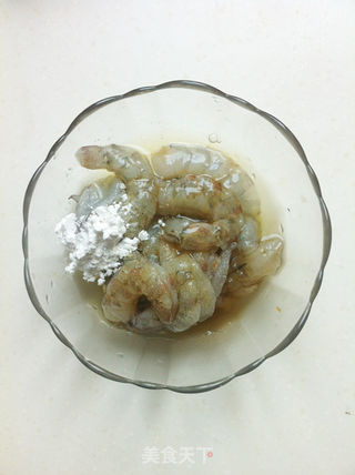 虾球生菜包的做法步骤：2