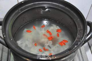 银耳莲子桂圆羹的做法步骤:5