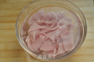 黄瓜汆里脊肉片的做法步骤:2