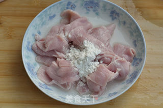 黄瓜汆里脊肉片的做法步骤:5