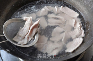 黄瓜汆里脊肉片的做法步骤:6