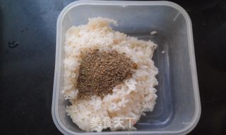 芝麻甜辣蛋腿寿司的做法步骤:2