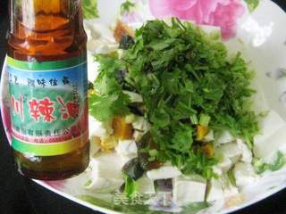 双蛋香菜拌豆腐的做法步骤:9