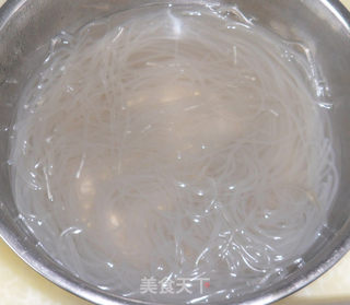 酱肉辣粉条的做法步骤：1