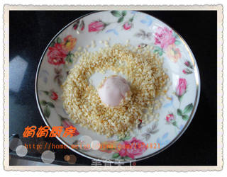 草莓冰淇淋粉味————红豆沙空心芝麻球的做法步骤:4
