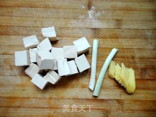 为家人洗手做营养汤羹之二------鲫鱼豆腐汤的做法步骤:2