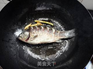 为家人洗手做营养汤羹之二------鲫鱼豆腐汤的做法步骤:5