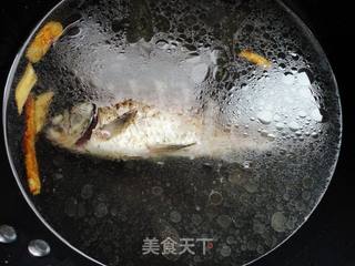 为家人洗手做营养汤羹之二------鲫鱼豆腐汤的做法步骤:6