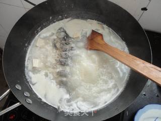 为家人洗手做营养汤羹之二------鲫鱼豆腐汤的做法步骤:7