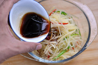 酸辣土豆丝的做法步骤:8