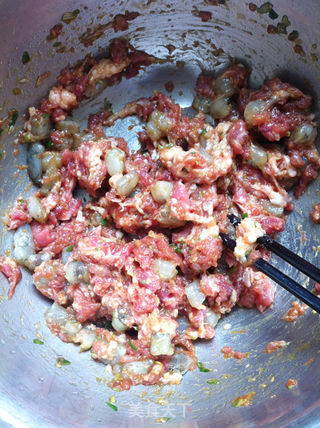 韭菜鲜虾肉煎包的做法步骤:3