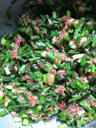 韭菜鲜虾肉煎包的做法步骤:5