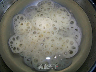 心蓝手制私房菜【红油醋香藕】——七窍玲珑心的做法步骤:2