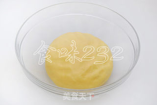 五色桃山红豆馅月饼的做法步骤:12