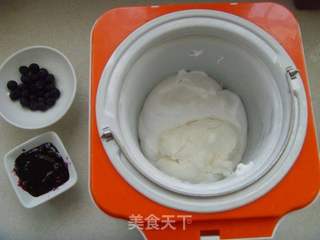 奇妙滋味---蓝莓酸奶冰淇淋的做法步骤:7