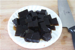 【椰浆蜜豆龟苓膏】两种吃法同样消暑的做法步骤:2